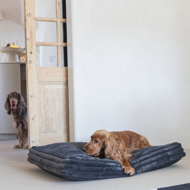 Designed by Lotte Hundekissen Reza - Anthrazit - 100 x 70 cm – Bild 2